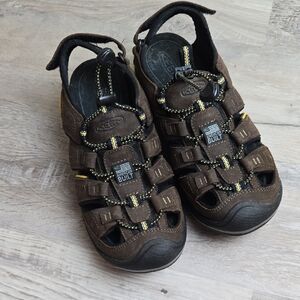 Men's 7 KEEN Brown and Black Hiking Waterproof Sandals EUC